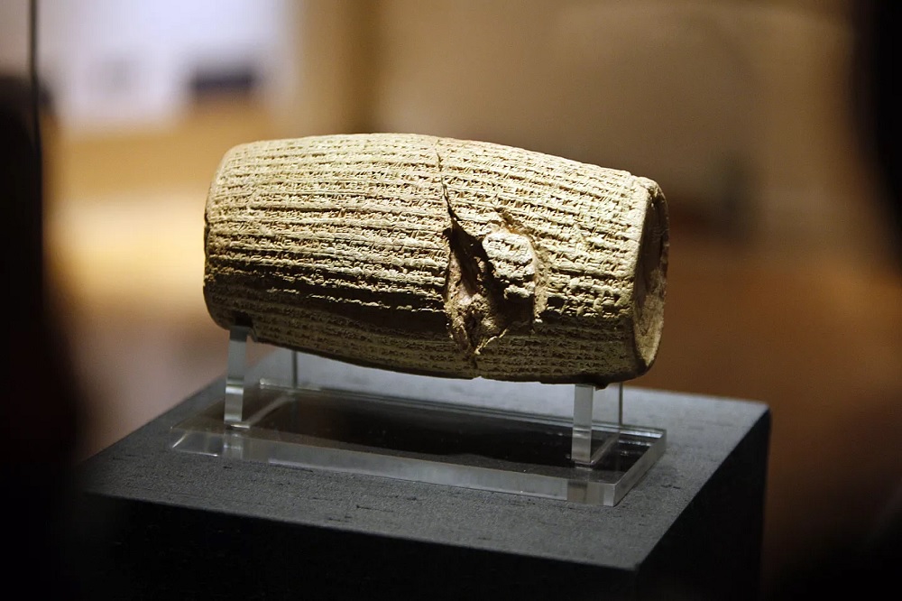 وقتی صدای «کوروش» جهانی شد