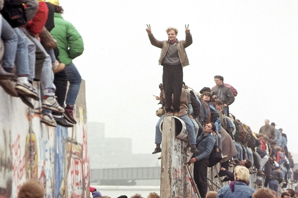 دیوار برلین فروریخت؛ شوروی در هزار کیلومتری فروپاشید