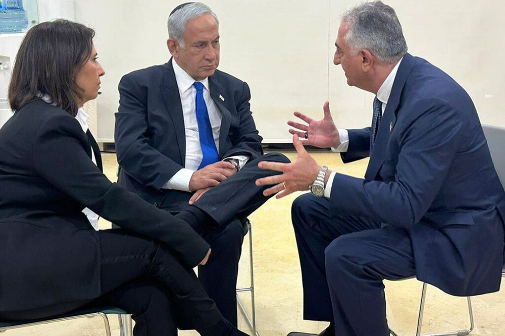 ۲۰ سال تربیت پیرکودک پهلوی توسط بیبی