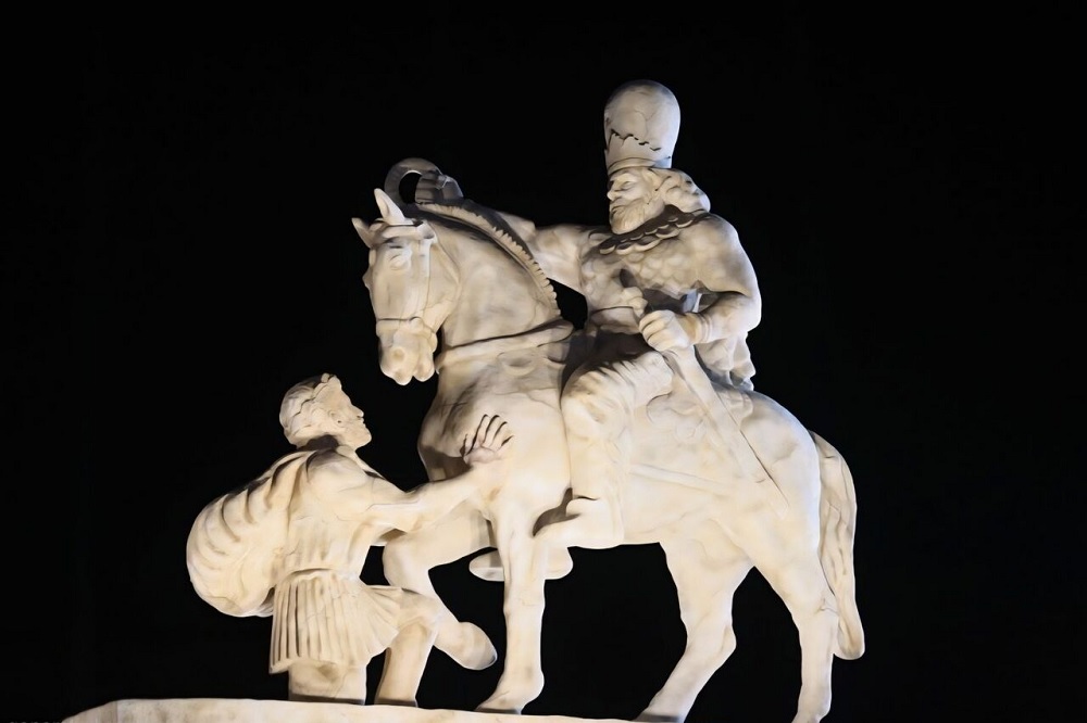 تندیس والرین در فرودگاه مهرآباد قرار گرفت