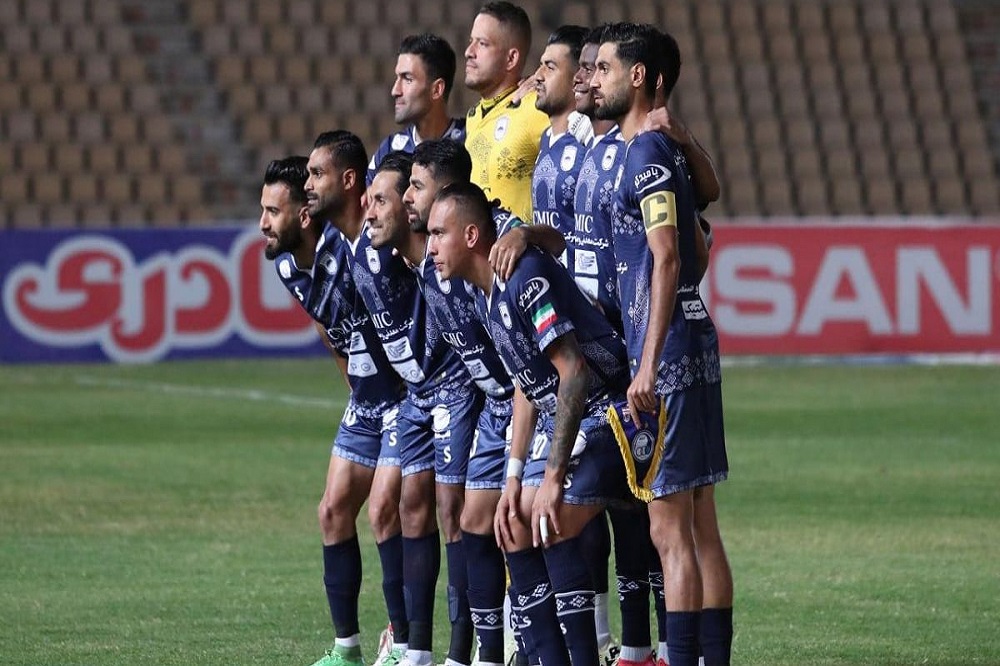 صدرنشینی چادرملو پس از یک فصل و ده هفته