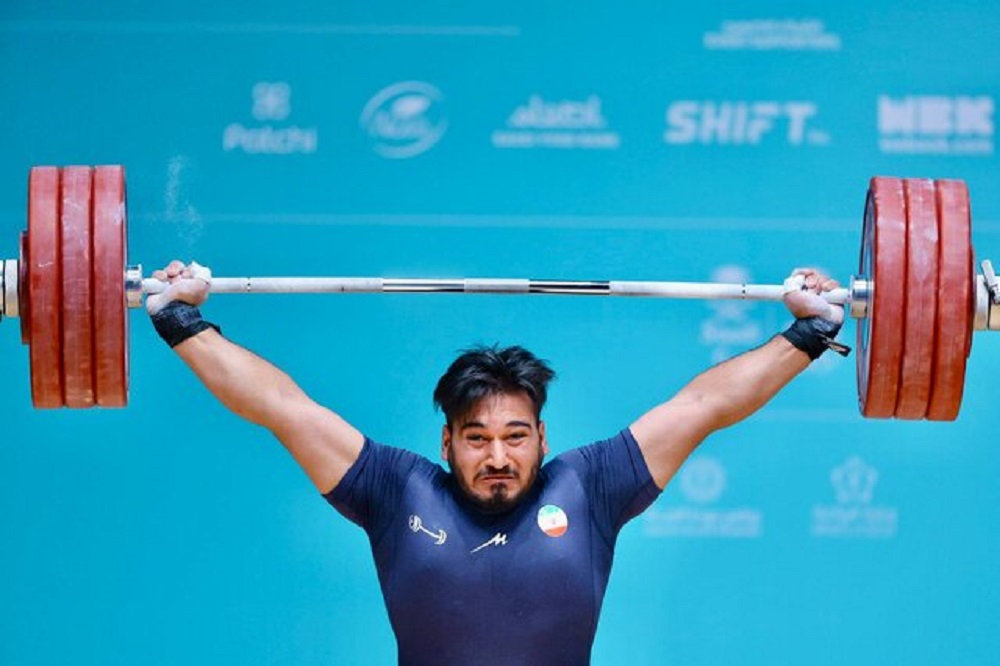 یک مدال نقره دستاورد علیرضا نصیری در وزنهبرداری