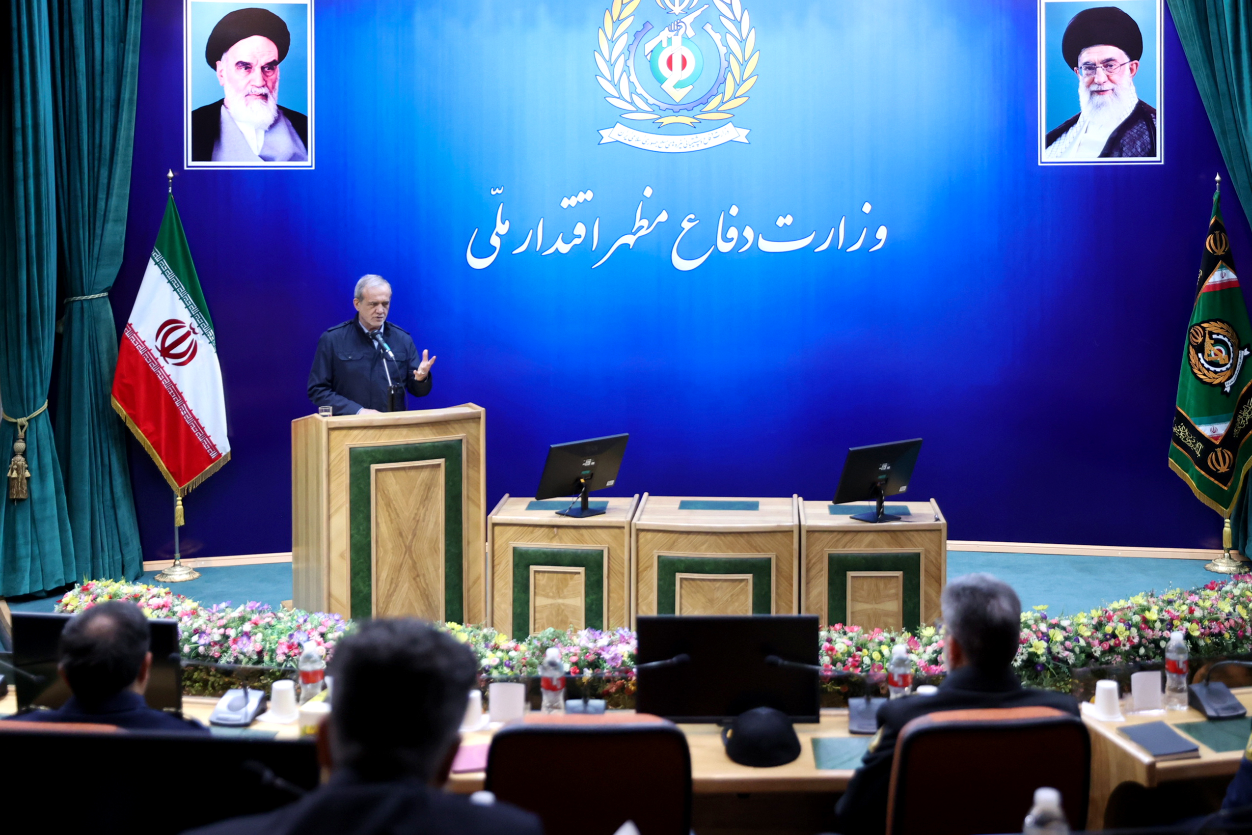 پزشکیان: نارضایتی مردم از کیفیت خدمات اداری، پذیرفتنی نیست