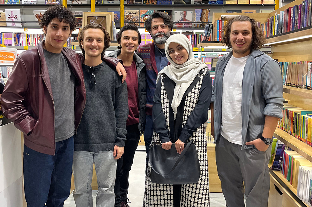 کتابخوانی با «بچه مردم»