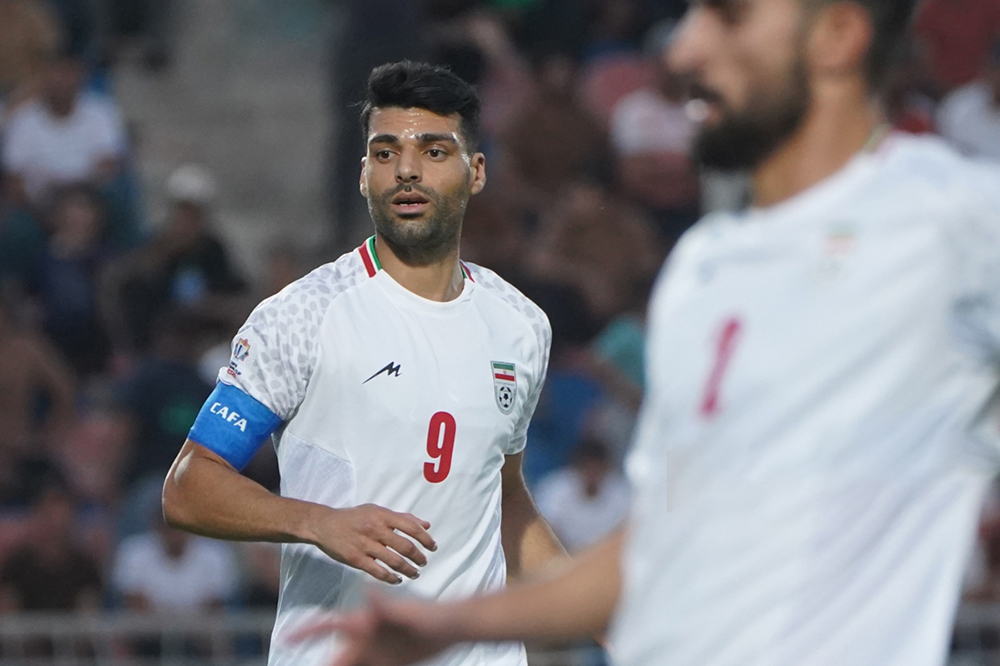 لطفاً ورزشگاه آزادی را درست کنید، شاید تیم ملی خوب بازی کرد!