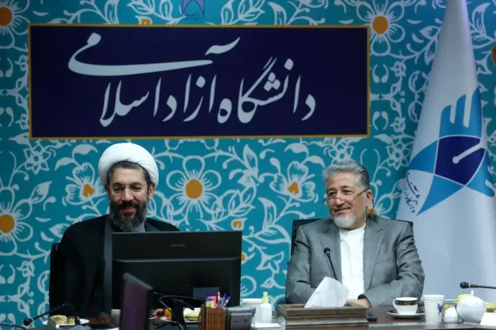 پرداخت مطالبات ۱۱۱۷ نفر از کارکنان دانشگاه آزاد