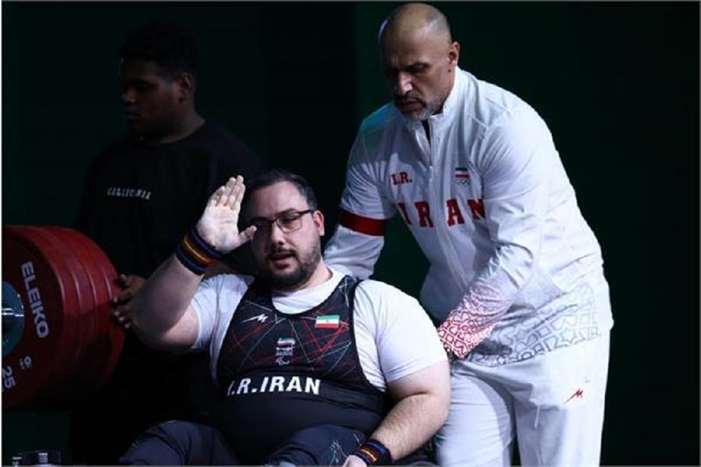 ادامه طلا باران در ریاض توسط رستمی