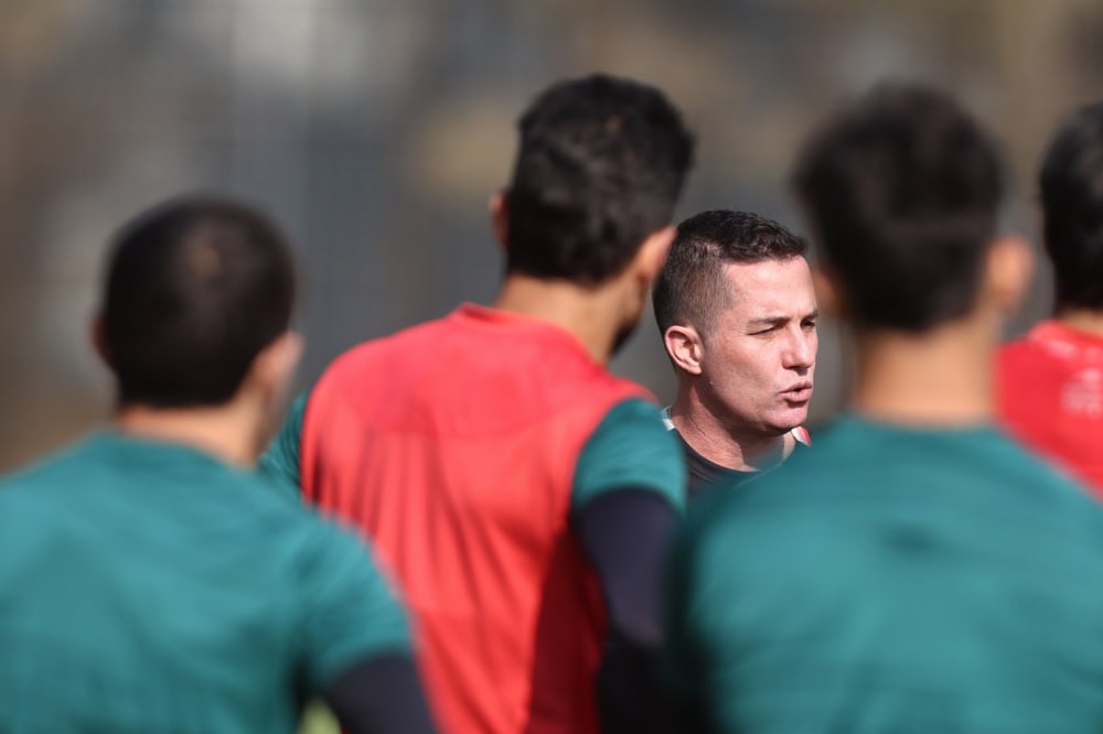 جلسه فنی اوسمار با سرخپوشان قبل از استارت برای دربی