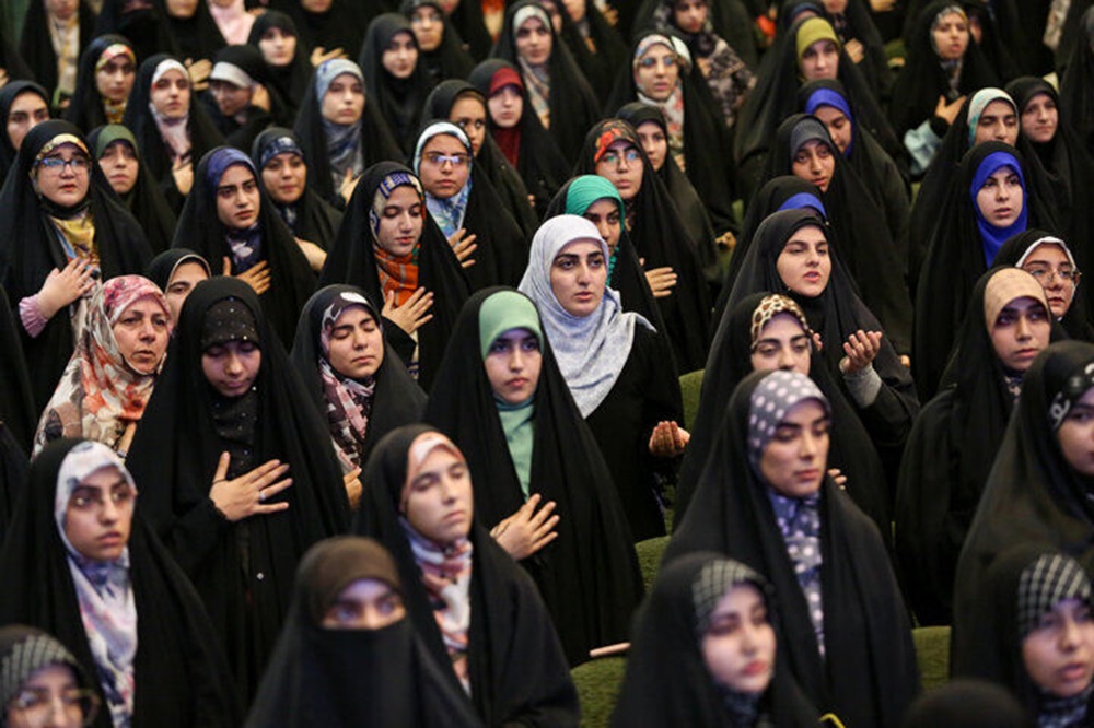 زن ایرانی، حافظ تشیع