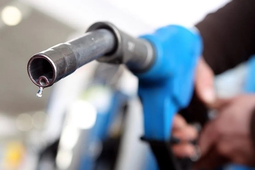 مصرف بنزین در کشور ۲ برابر واردات بنزین است