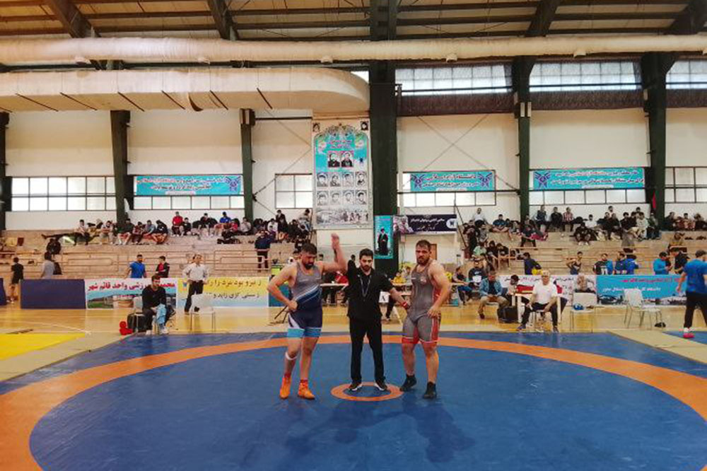 قهرمانان پنج وزن اول رقابتهای کشتی فرنگی دانشگاه آزاد