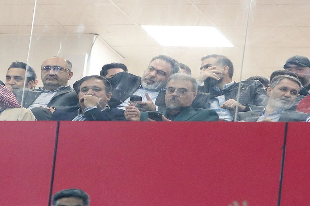 استقلال و تاجرنیا و فردایی‌شکننده