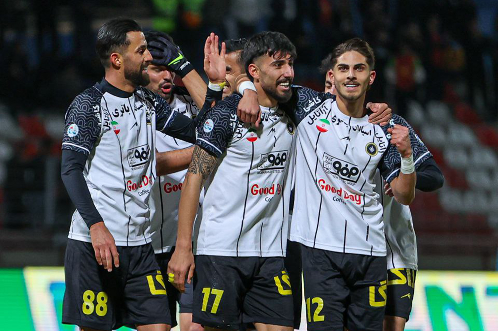 قهرمانی نیمفصل در دسترس طلاییپوشان