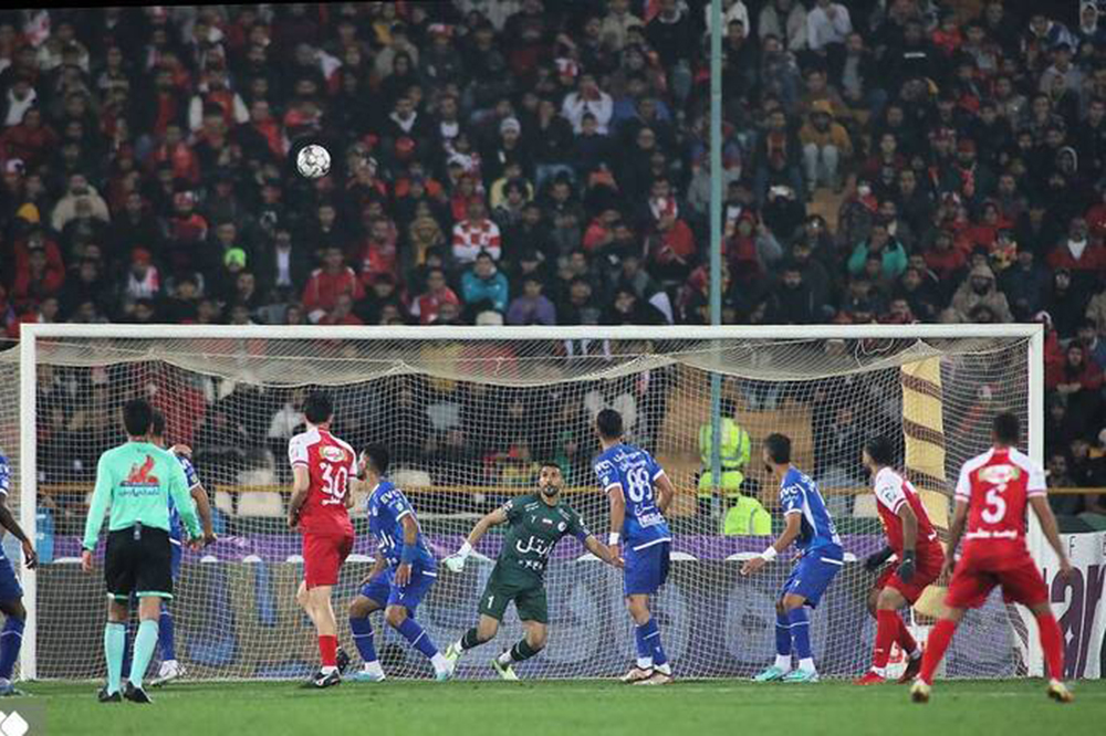 دربی‌های آذرماه چند چند می‌شود؟