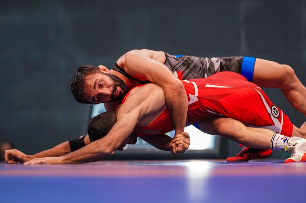 سومی رعد پدافند در لیگ کشتی فرنگی به لطف امتیاز فنی