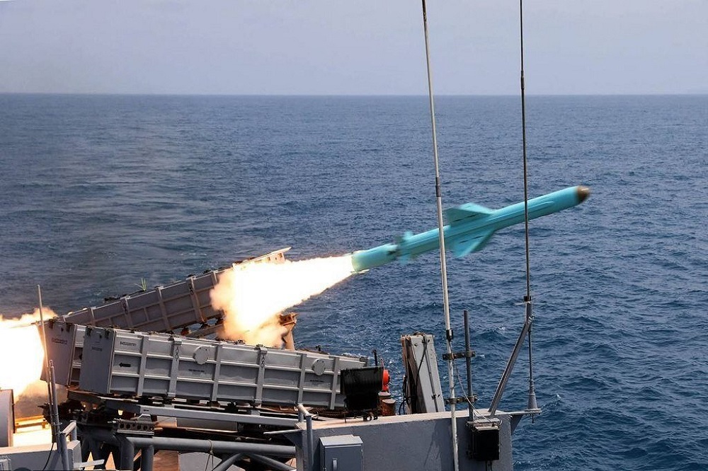 شلیک موشک‌های بالستیک در رزمایش نیروی دریایی سپاه