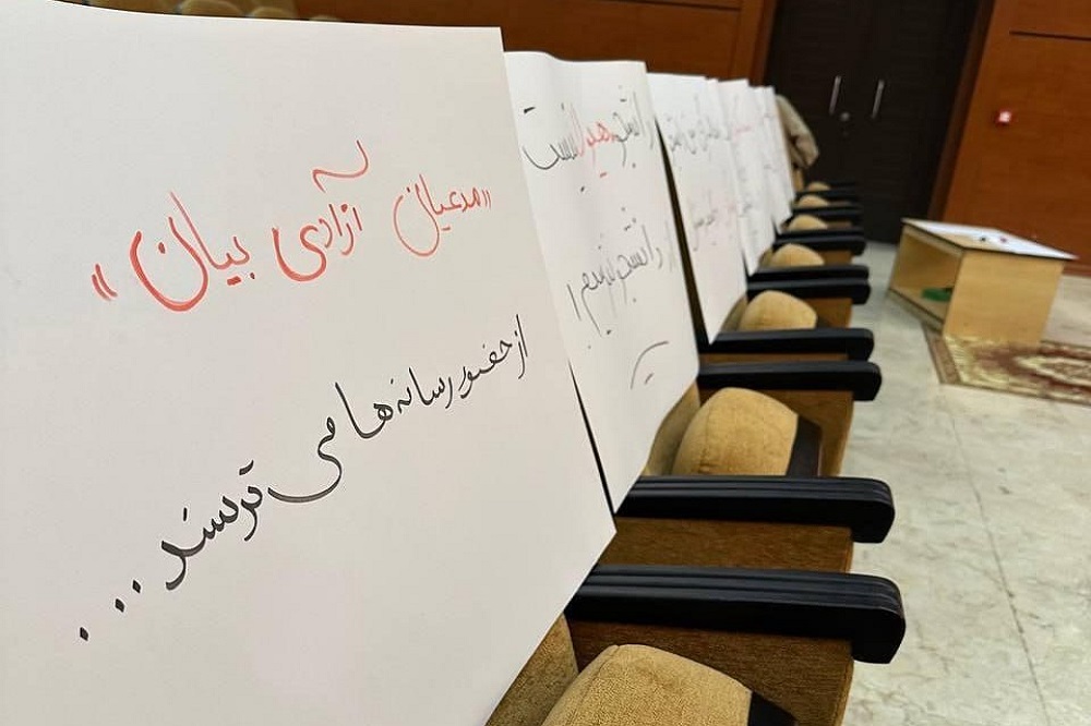 معاون حقوقی رئیس جمهور به جمع دانشجویان نرفت!