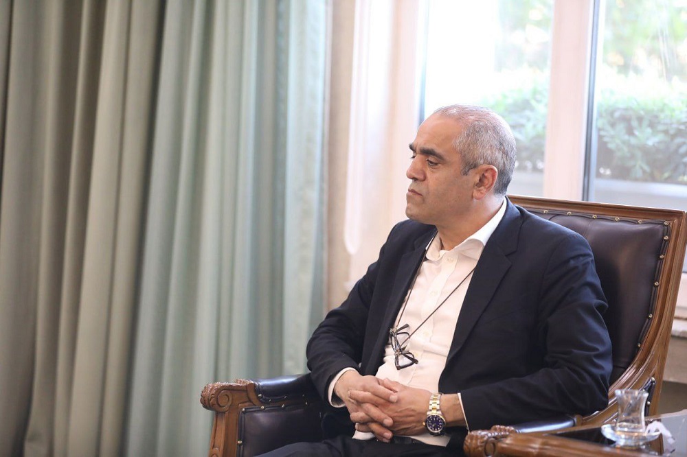 ابوالقاسمپور با وعده پول آمد