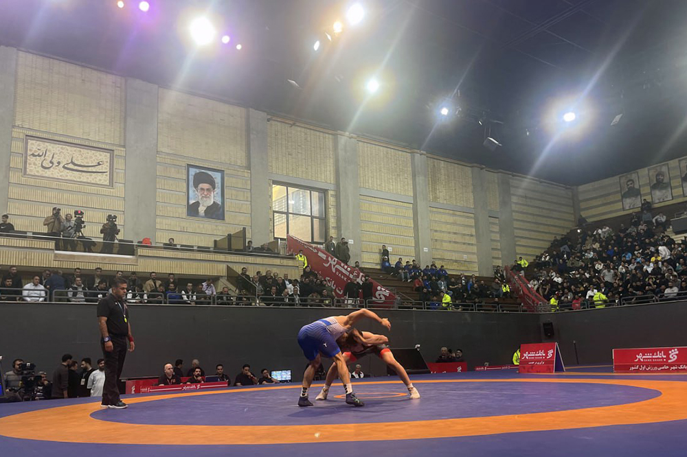 شعار «تبانی، تبانی» در نیمهنهایی لیگ برتر کشتی!