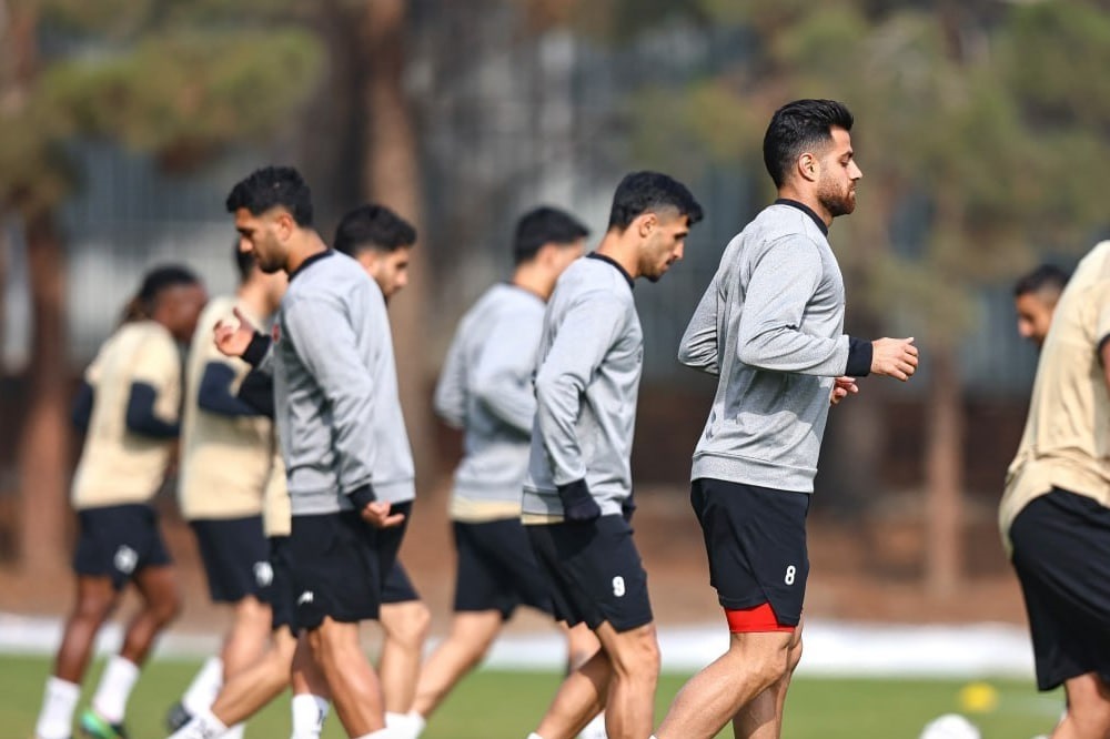 جلسات بینتیجه با بزرگترها در پرسپولیس