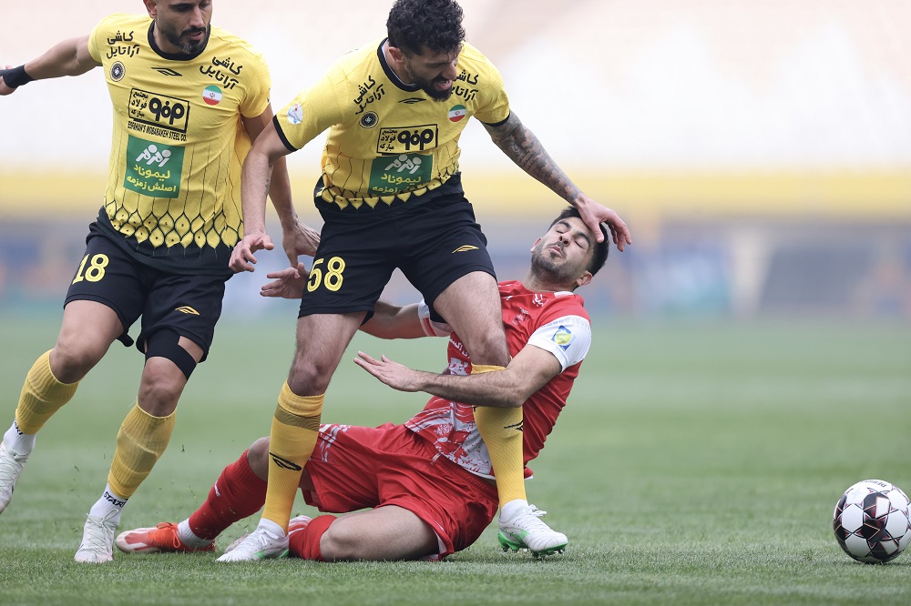 درگیری فیزیکی دانشگر و زکی‌پور در فرودگاه!