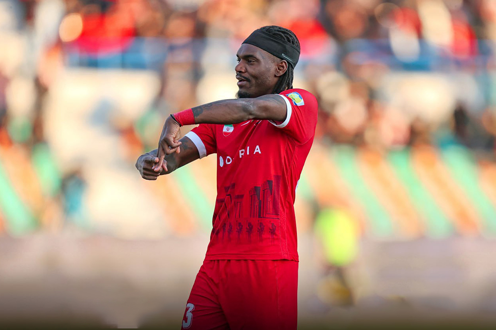 گلزنی بیفوما پس از ۸ ماهونیم!