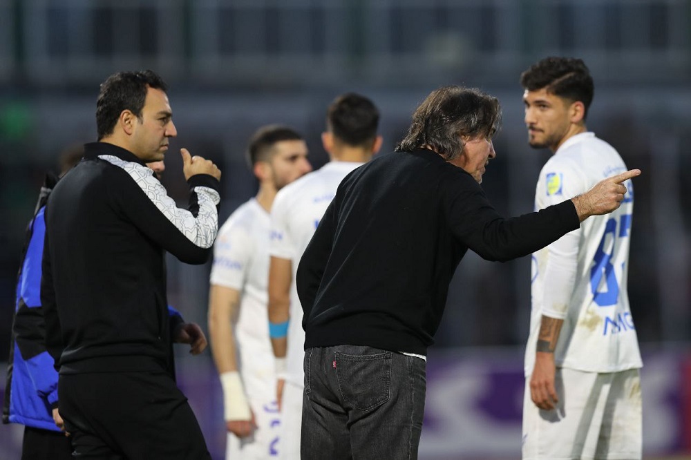 لغزش نگران‌کننده استقلال در مسیر قهرمانی