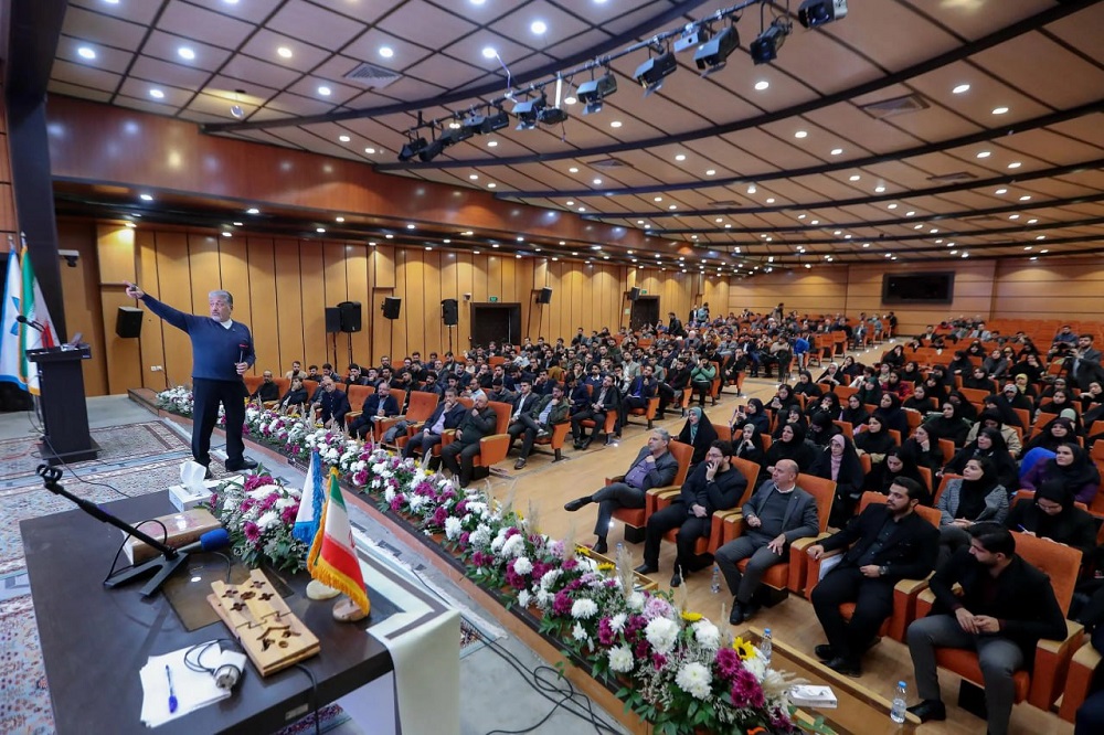 دکتر رنجبر پای درد و دل نهاد های دانشجویی نشست