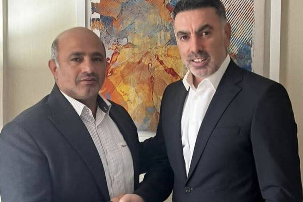 آنکه تیشه به نام خود می‌زند، حاج محمود است!