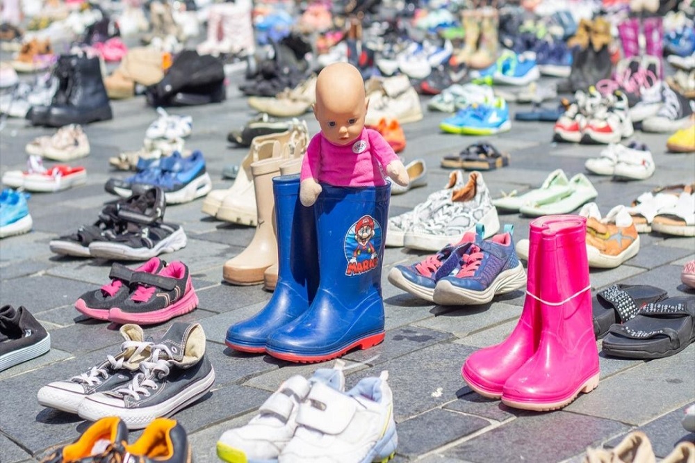 حراج کفش سلبریتیهای جهان برای کودکان پابرهنه غزه