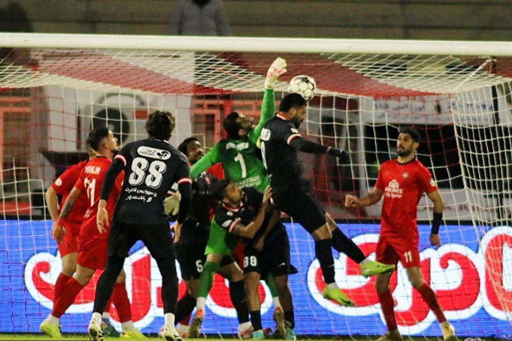 باشگاه تراکتور: فوتبال را به مسیر خطرناک کشاندید