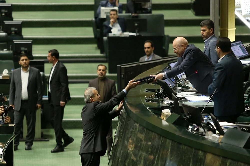 سقوط ۲۵ درصدی بودجه مجلس و رشد ۶۰۰ درصدی بودجه معاونت‌ علمی رئیس جمهور در لایحه ۱۴۰۵!