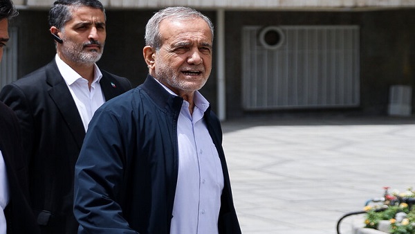 پزشکیان به سوالات اقتصادی خبرنگاران: نترسید، نشست میگذارم!