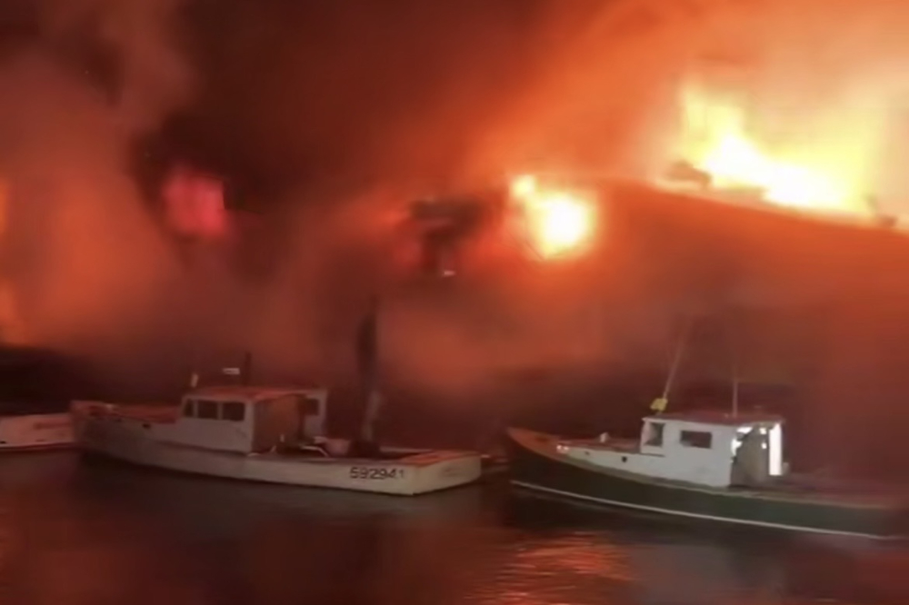 اسکله تاریخی آمریکا آتش گرفت