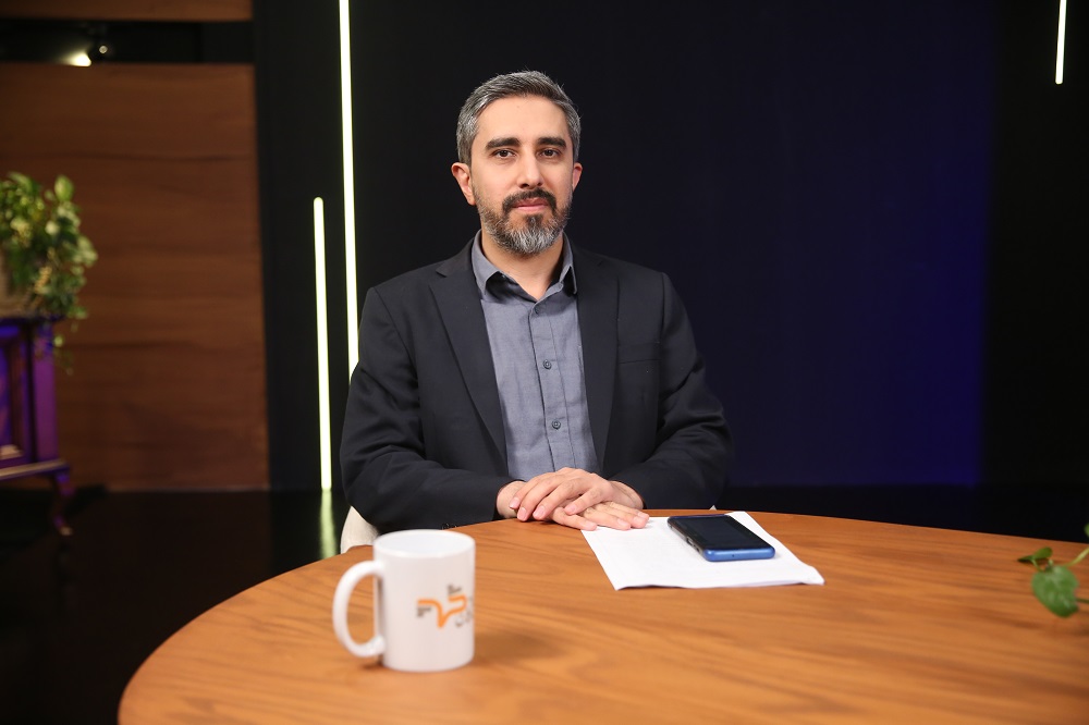 چرا اعضای خانوادۀ کارکنان اینترنشنال اخراج نمیشوند؟