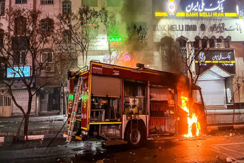 خسارت عمده به ۸ خودروی آتشنشانی و ۶۰ بانک در حوادث اخیر تهران