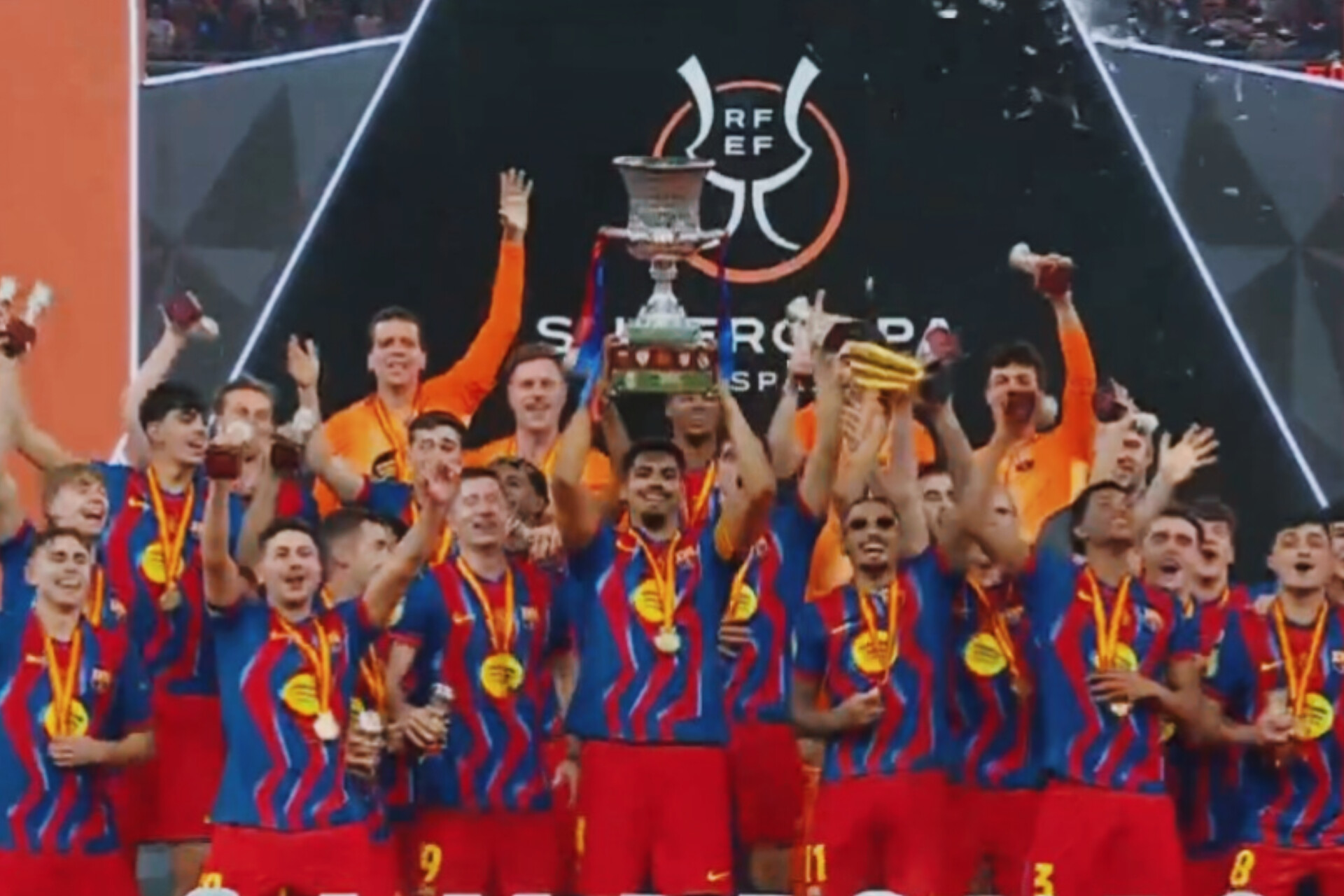 جنون در عربستان: بارسا با برد ال‌کلاسیکو قهرمان شد