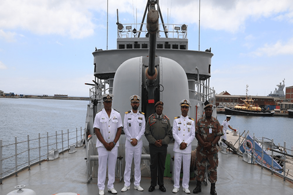 ناوگروه ۱۰۳ نداجا در بندر کیپ تاون آفریقای جنوبی پهلو گرفت