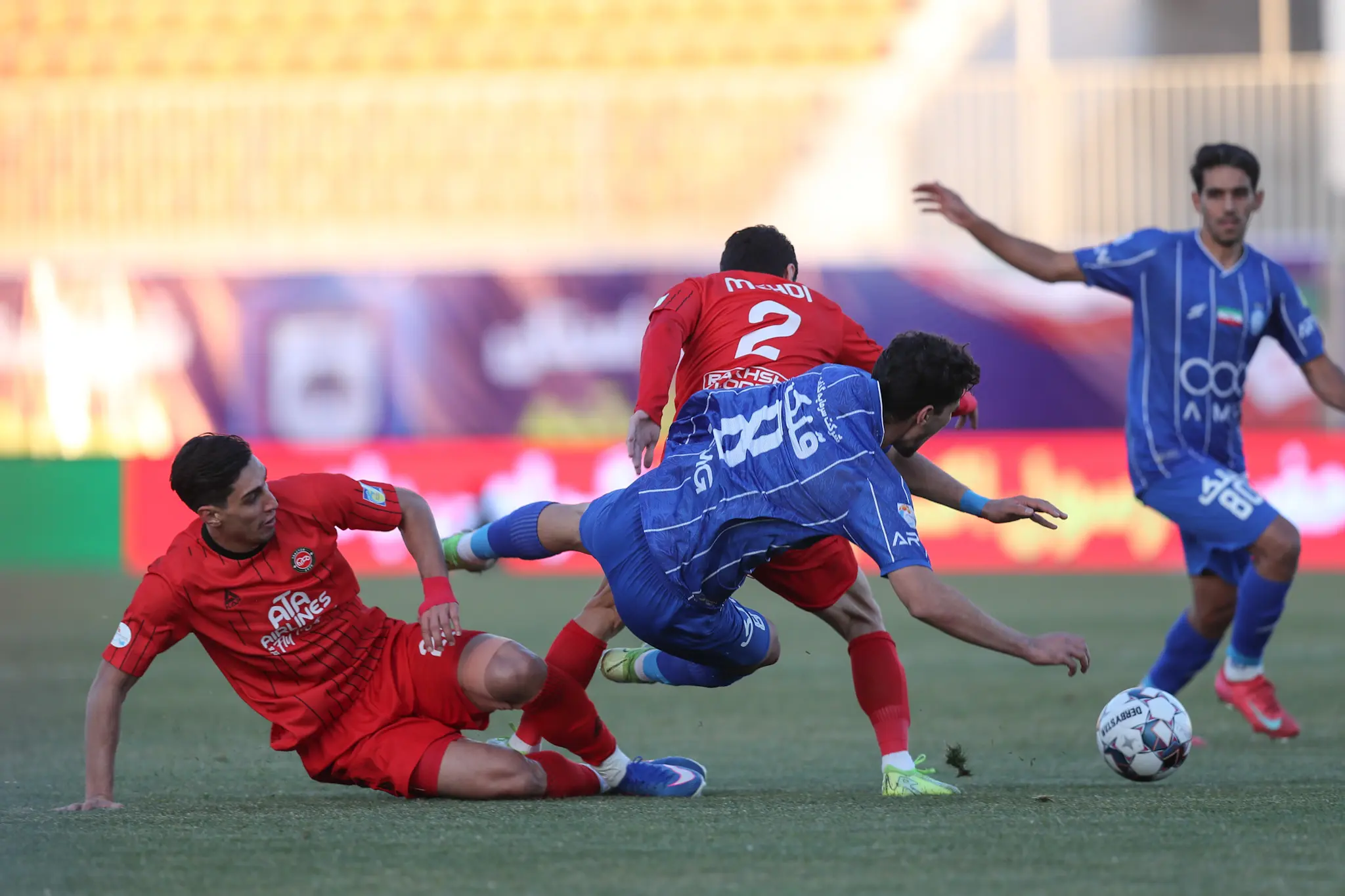 شاگردان ساپینتو جای پرسپولیس را گرفتند