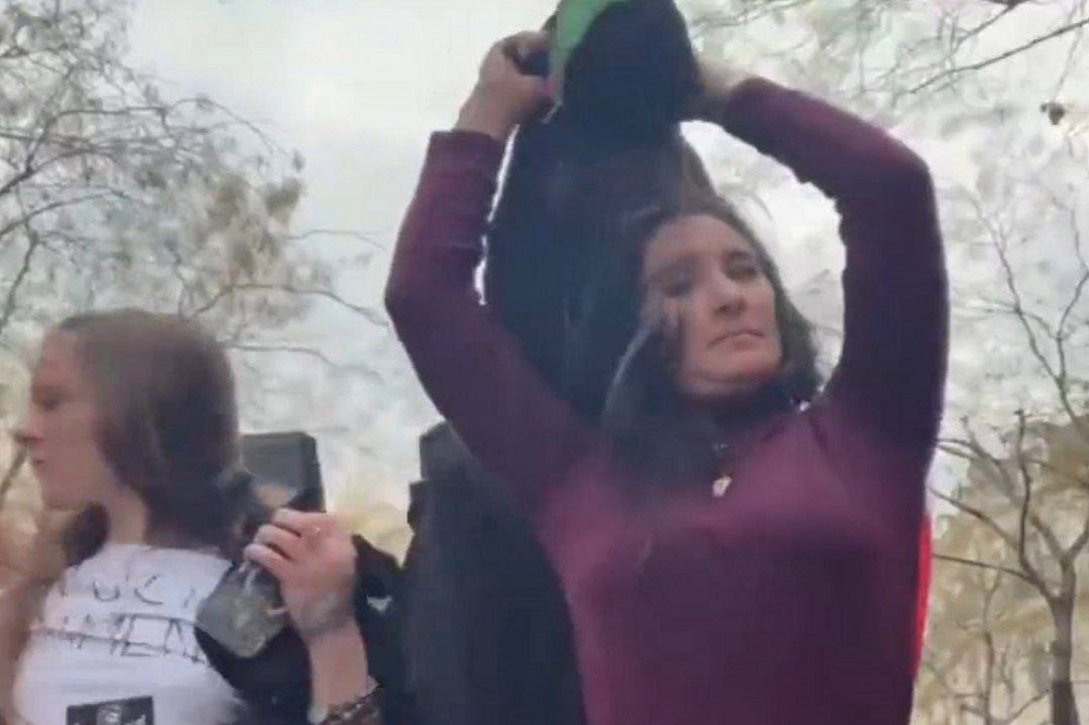 برای حقوق ملینای ۳ ساله هم فمنیست هستید؟