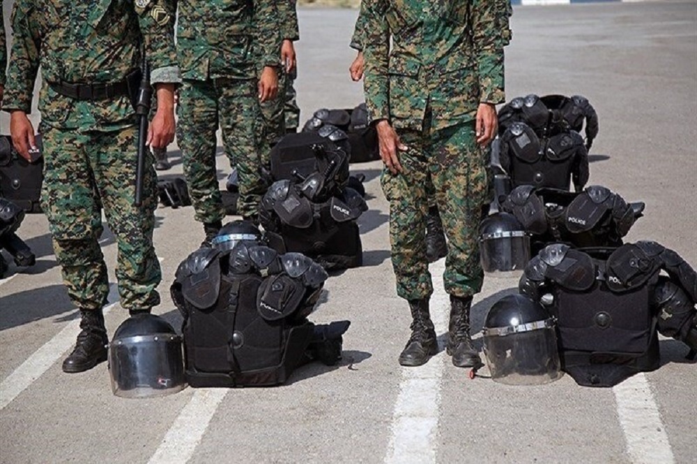 حافظ امنیت به نوجوان فریب‌خورده: به پدرت نمی‌گوییم