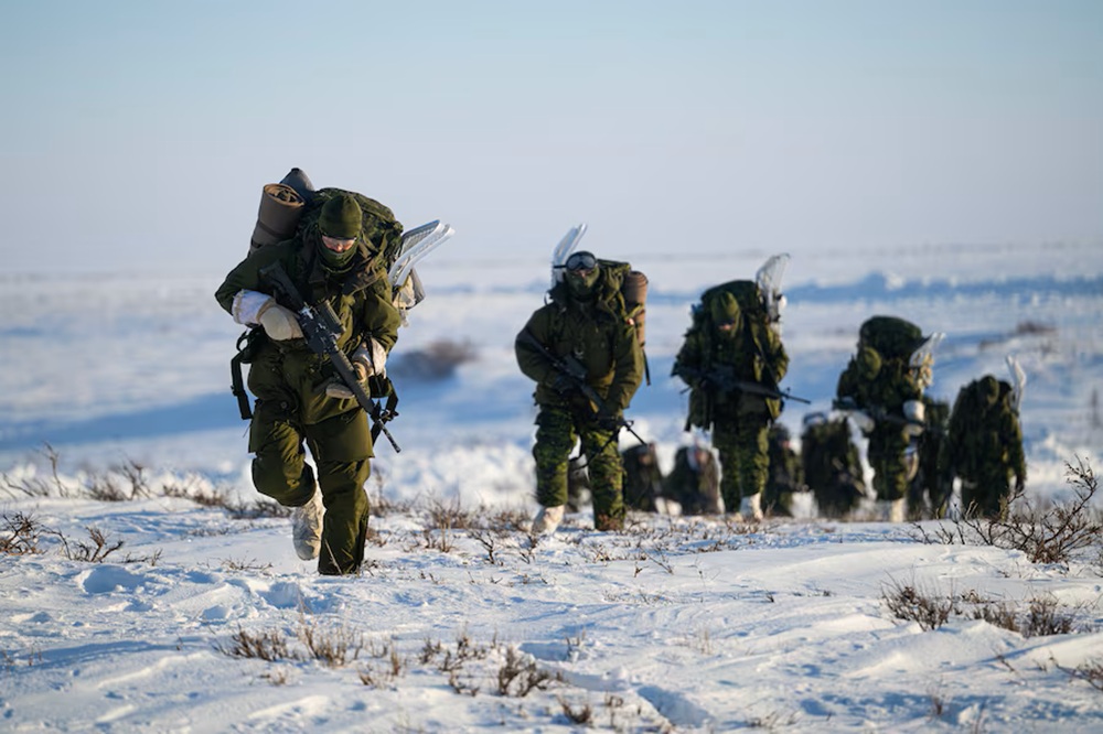 کانادا برای تهاجم آمریکا آماده میشود