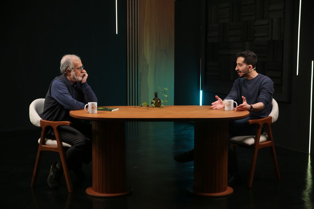 عطریانفر: رضا پهلوی «خردسال میان‌سال» است