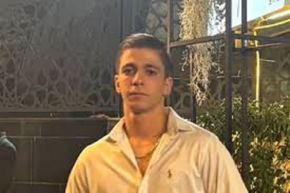 سپهر را با دشنه زدند