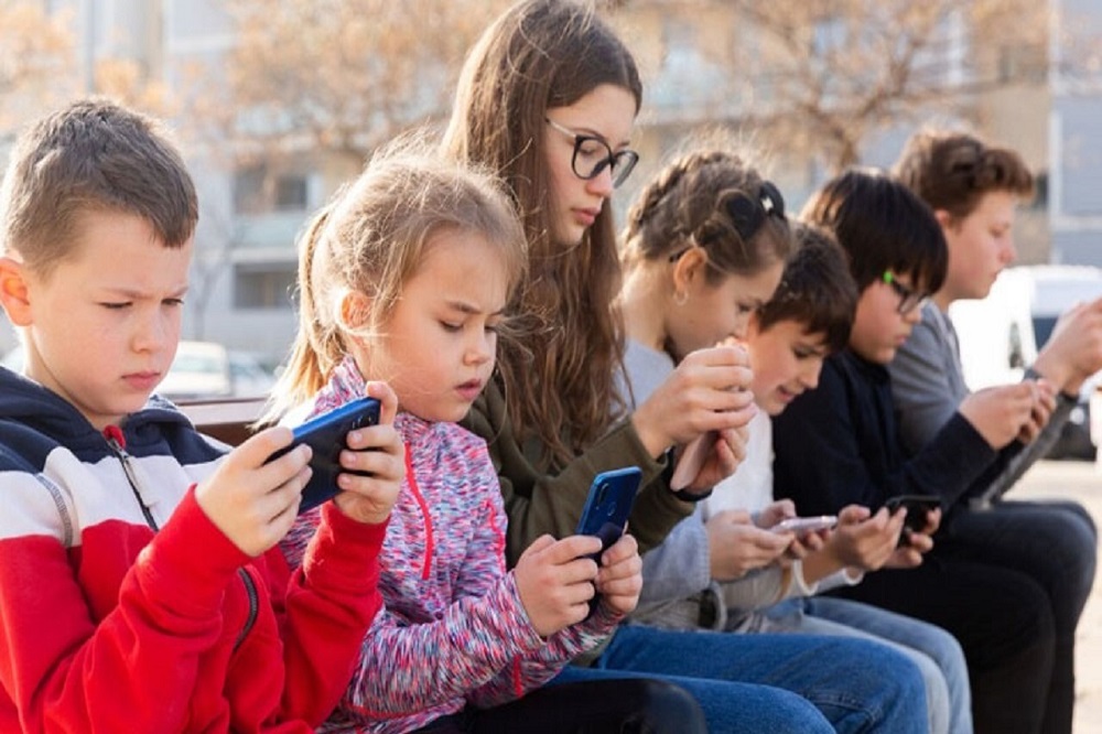 شبکههای اجتماعی در فرانسه مثبت۱۵ میشوند