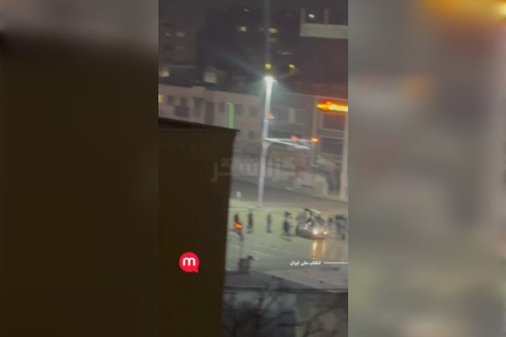 لحظه زیر گرفتن مامور پلیس توسط تروریست‌ها