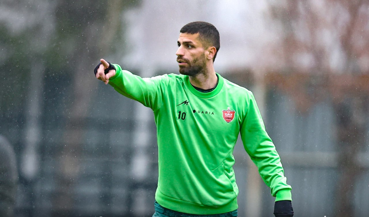 انتقال هافبک پرسپولیس به بیمارستان