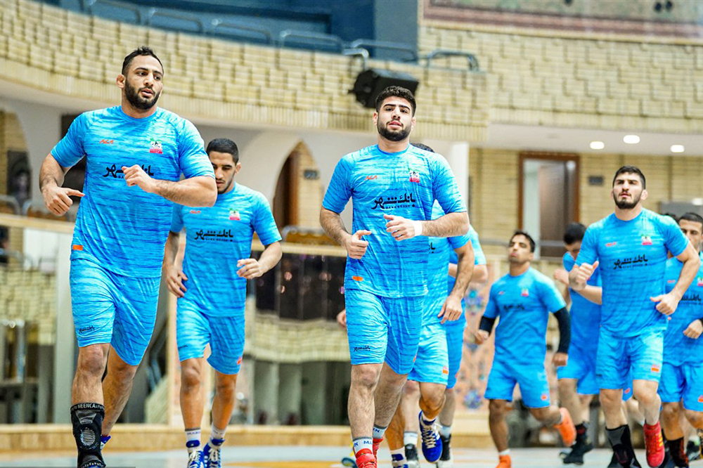 درستکار، ۲۵ کشتی گیر را فراخواند