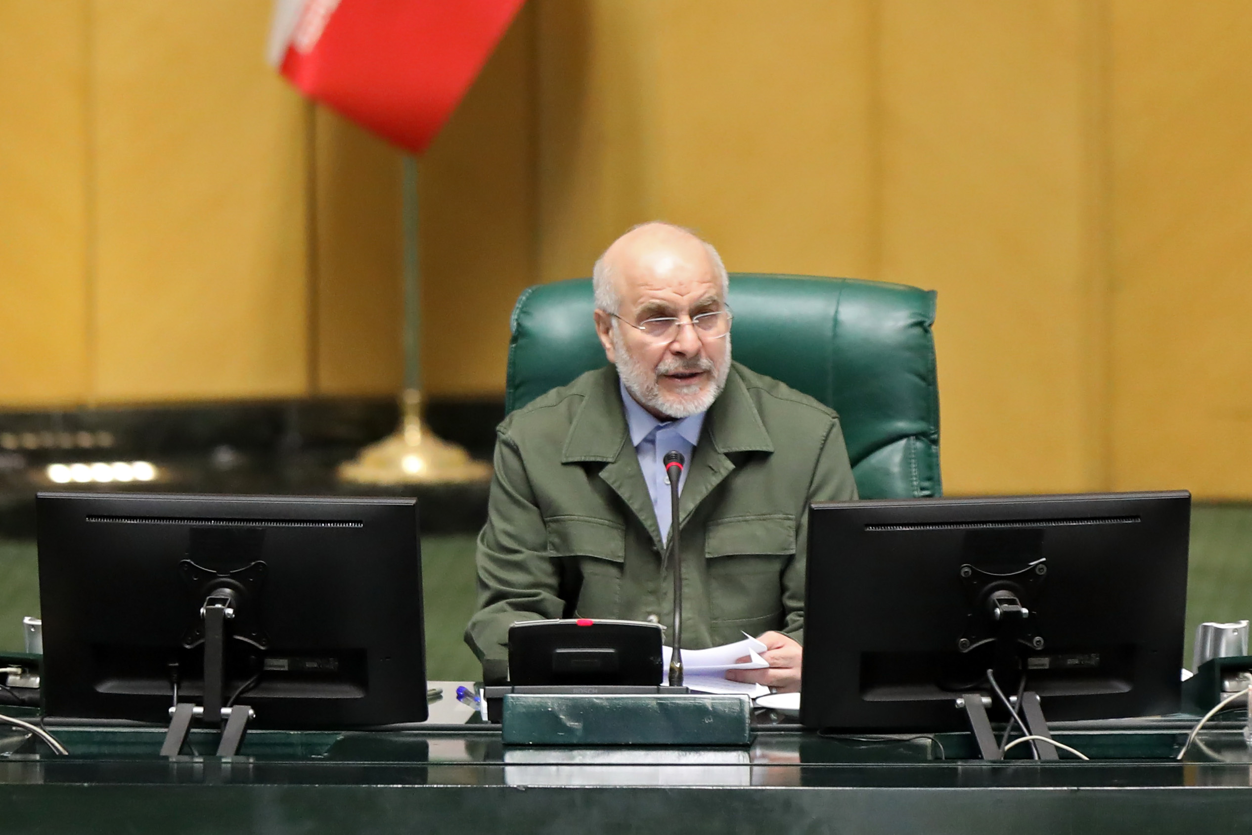 قالیباف: کجا نوشته که ما فقط یک بار در سال حقوقها را افزایش بدهیم؟