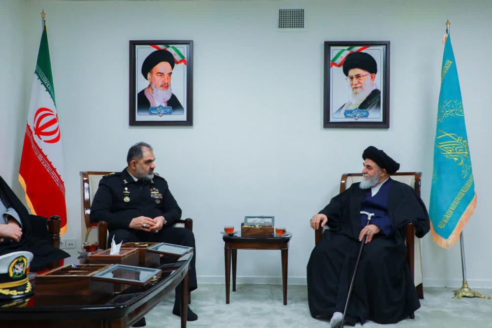 فرمانده نیروی دریایی ارتش به مسجد جمکران رفت